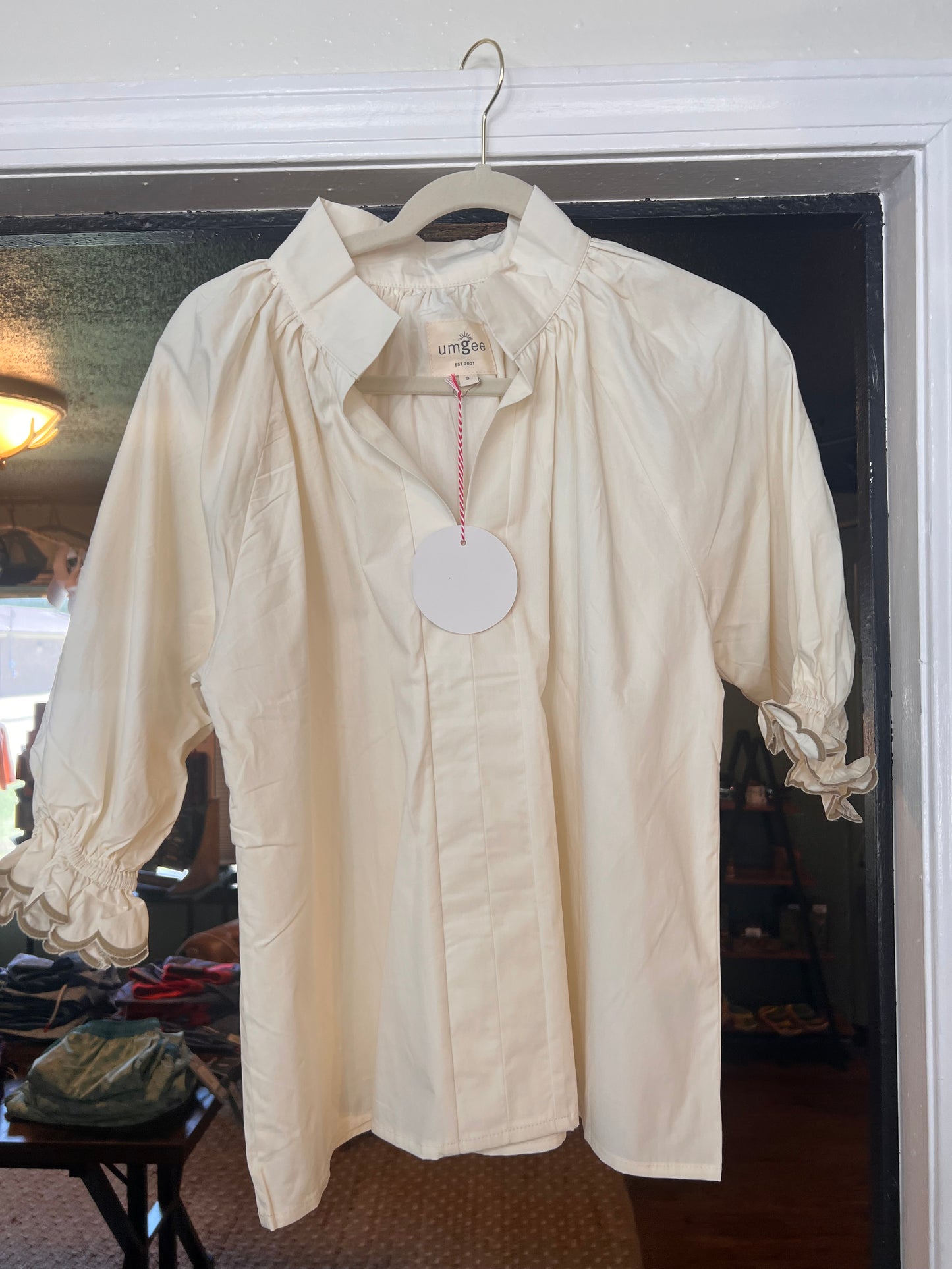 Scalloped Puff Sleeve Blouse