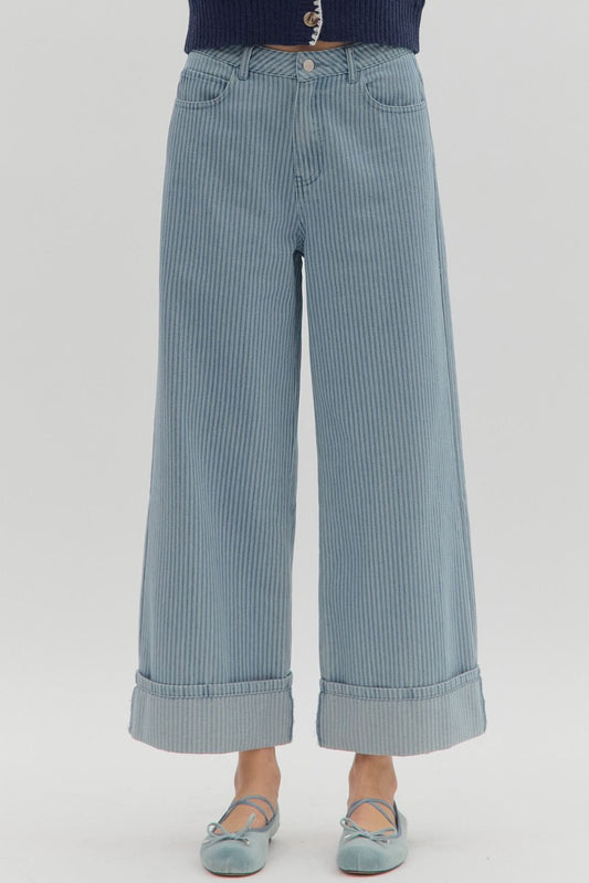 Stripe pattern mid-rise ankle-length denim pants featuring fixed wide cuffed hem